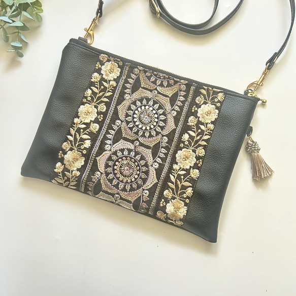 インド刺繍リボン　ショルダー インド刺繍リボンのスマホショルダー 幅2.5cm ネックストラップ