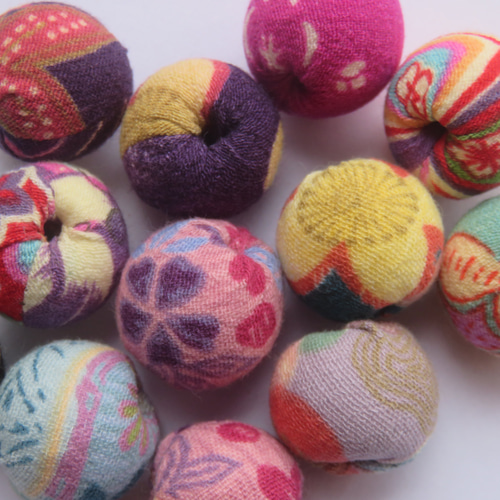 和玉☆ちりめん玉 木綿縮緬 手作りネックレス／髪飾り 16玉入り 格安 D