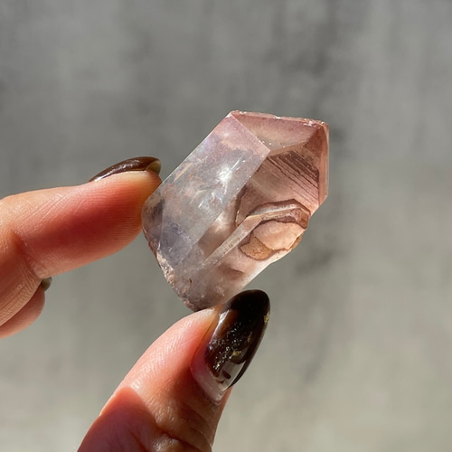 ザンビア産【レッドファントムクォーツ】④ 幻影水晶｜山入水晶 鉱物  