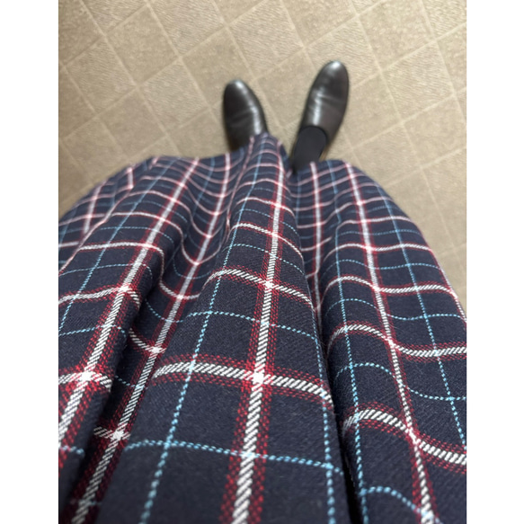 RATA ❤️超長長度❣️長度可以選擇❤️圓滑美腰❣️成人喇叭裙❤️溫暖的羊毛格紋❤️ 第5張的照片