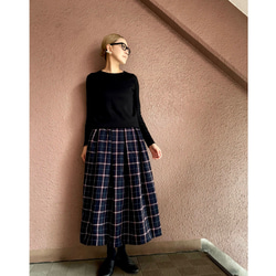 RATA ❤️超長長度❣️長度可以選擇❤️圓滑美腰❣️成人喇叭裙❤️溫暖的羊毛格紋❤️ 第4張的照片