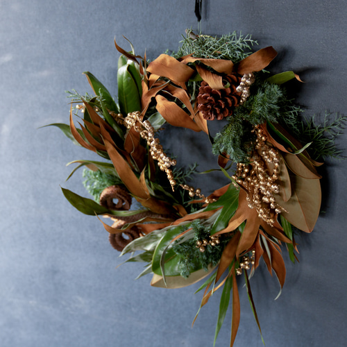 グレビレアゴールドとシープヘッドのクリスマスリース 2024ver