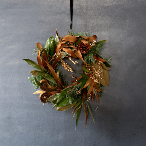 グレビレアゴールドとシープヘッドのクリスマスリース 2024ver