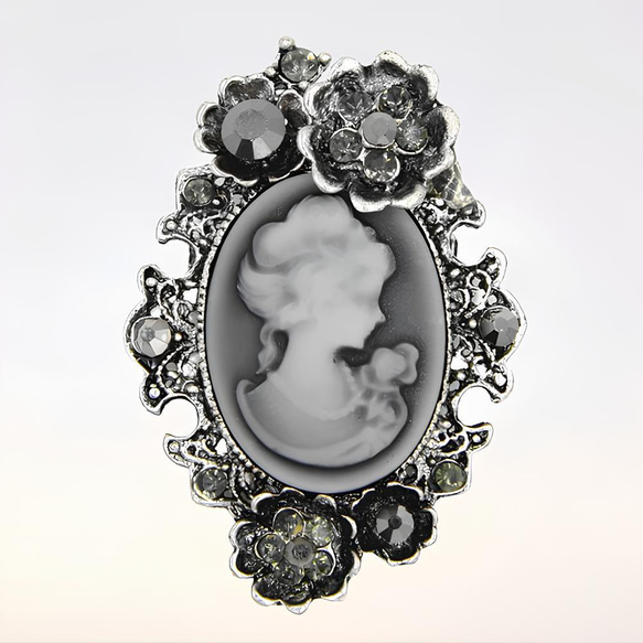 綺麗なお姉さんブローチ