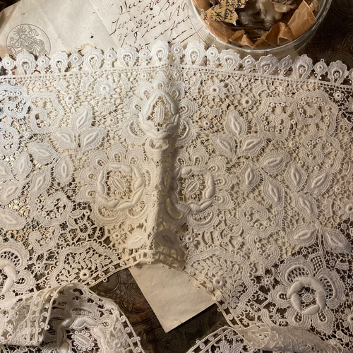 アンティーク デュセス＆プリンセスレース 向日葵と紫陽花モチーフ 美しい付け襟 アンティーク デュセス＆プリンセスレース 向日葵と紫陽花