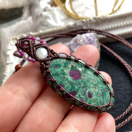 ルビーインフックサイト マクラメ編みネックレス・マクラメネックレス