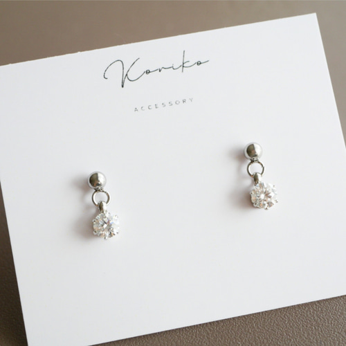 光を纏う】モアサナイトの一粒揺れるピアス 4mm クリア サージカル