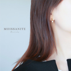 光を纏う】モアサナイトの一粒揺れるピアス 4mm クリア サージカル