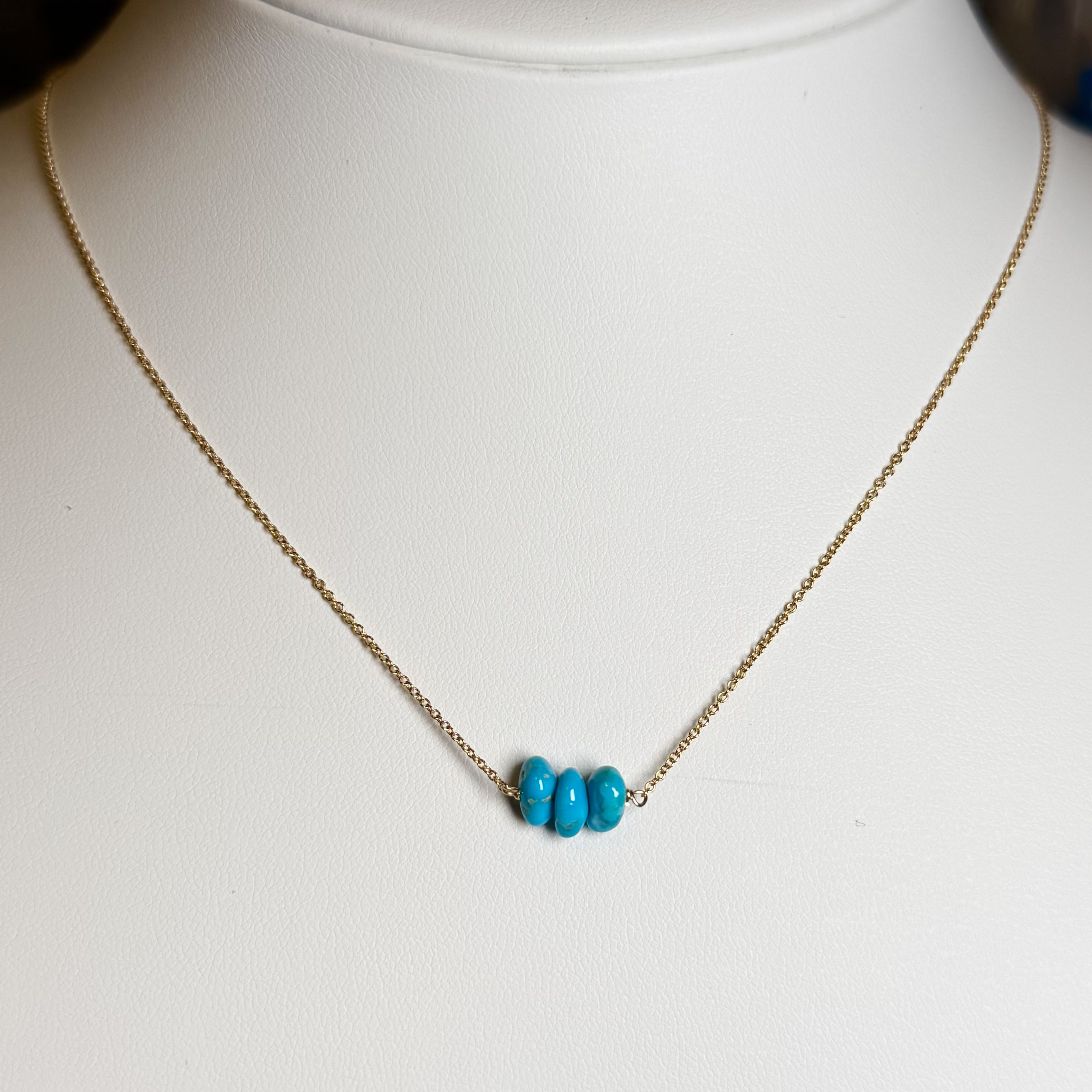 スリーピングビューティーのネックレス（横）