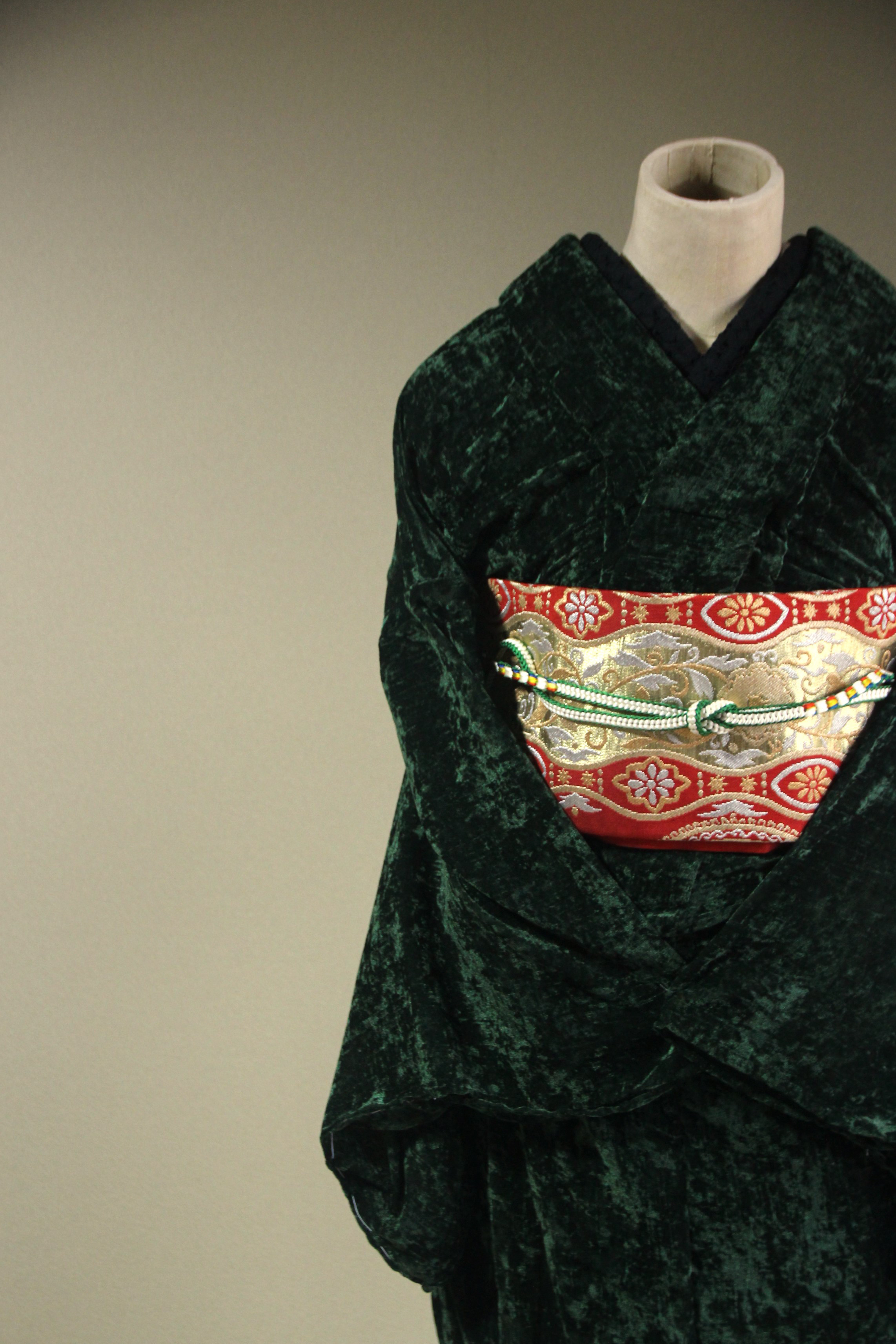 洗濯可能　ベルベット素材単衣モスグリーンのベルベットの滑らかな落ち感がクラシカルな雰囲気トールサイズお袖ロング裄70ｃｍ