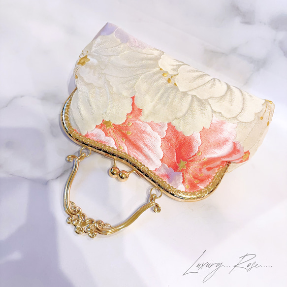 1点物！気品漂うモダン桜♡濃密濃淡刺繍大輪♡袋帯に眩い輝きの高級西陣帯地を使ったロココがま口　パーティーバッグ帯バッグ 9枚目の画像