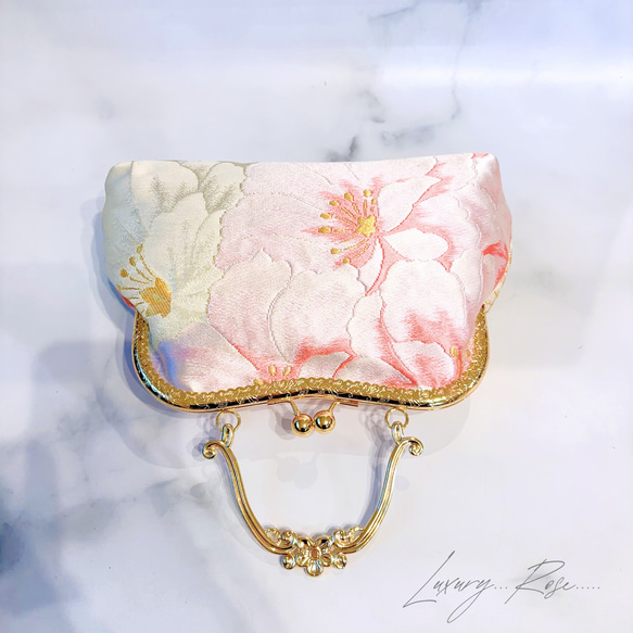 1点物！気品漂うモダン桜♡濃密濃淡刺繍大輪♡袋帯に眩い輝きの高級西陣帯地を使ったロココがま口　パーティーバッグ帯バッグ 13枚目の画像