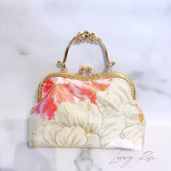 1点物！気品漂うモダン桜♡濃密濃淡刺繍大輪♡袋帯に眩い輝きの高級西陣帯地を使ったロココがま口　パーティーバッグ帯バッグ 7枚目の画像