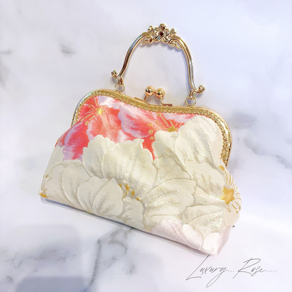 1点物！気品漂うモダン桜♡濃密濃淡刺繍大輪♡袋帯に眩い輝きの高級西陣帯地を使ったロココがま口　パーティーバッグ帯バッグ 4枚目の画像