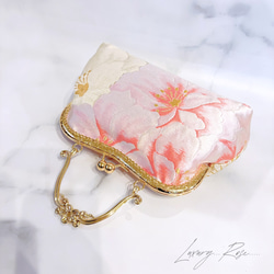 1点物！気品漂うモダン桜♡濃密濃淡刺繍大輪♡袋帯に眩い輝きの高級西陣帯地を使ったロココがま口　パーティーバッグ帯バッグ 11枚目の画像