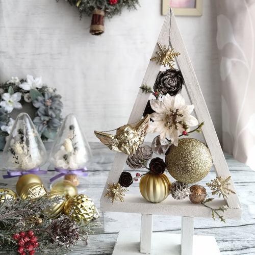 クリスマスリース くすみブルー、クリスマスツリー ライト付き 白、ゴールド クリスマスリース くすみブルー、クリスマスツリー ライト付き