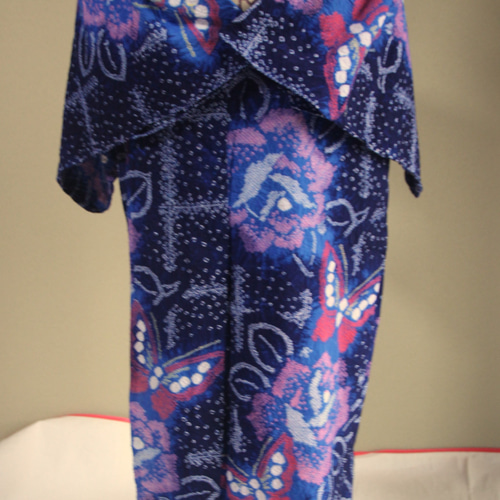 ◇現代 有松鳴海絞 浴衣◇【濃紺ぼかし】大輪の花と蝶が格子窓で