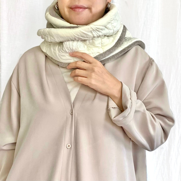 \\木の実柄ニット✖️上質メルトンフリース//暖かマフラー(オフホワイト) 2枚目の画像