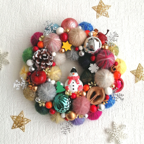 カラフルでにっこり☆毛糸玉のクリスマスリース〜毛糸のマフラーと手袋