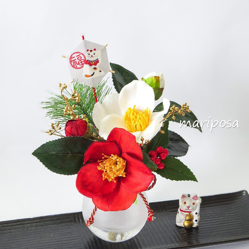 紅白江戸椿お正月アレンジ・日本の和を飾るミストグラスお飾り花