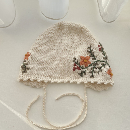 手刺繍、お花いっぱいベビーボンネット 帽子(ベビー・キッズ) piccolce