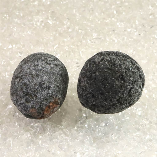 北海道 士幌町産 十勝石 黒曜石 原石 2個セット 127g #41523 北海道 士幌町産 十勝石 黒曜石 原石 2個セット 127g #41523
