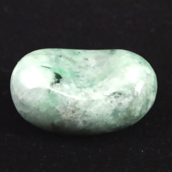 健康に良いミャンマーの美しい翡翠です。 健康に良いミャンマーの美しい翡翠です。