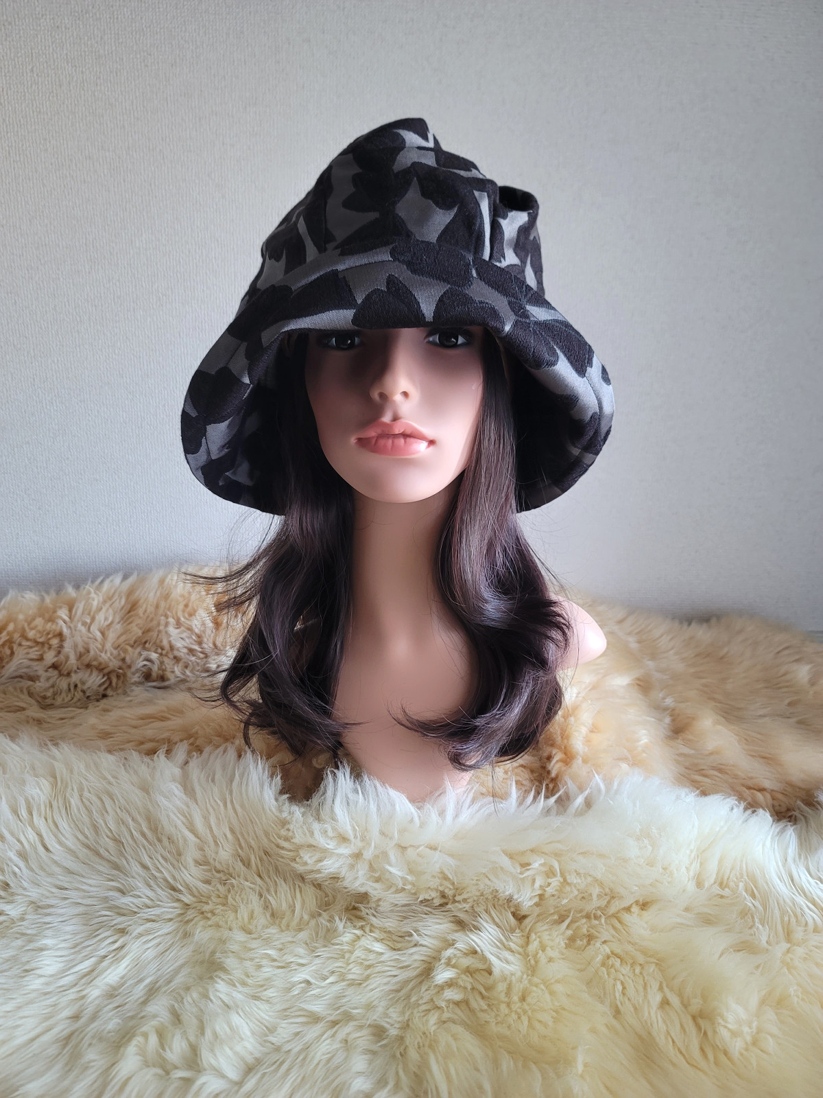 ツイストhat★すっぽり深目★艶リボン　シルバーグレー