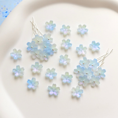 ガラスビーズ　センタークロス　白地にブルー柄　手作り 新作☆10mm 桜 ネモフィラ 芝桜 お花のガラスビーズ ピンクグリッター