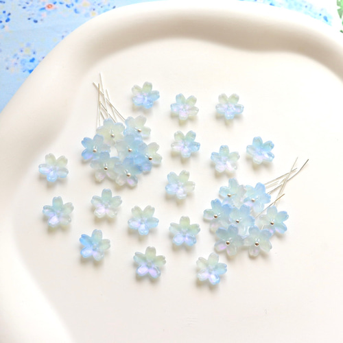 ガラスビーズ　センタークロス　白地にブルー柄　手作り 新作☆10mm 桜 ネモフィラ 芝桜 お花のガラスビーズ ピンクグリッター