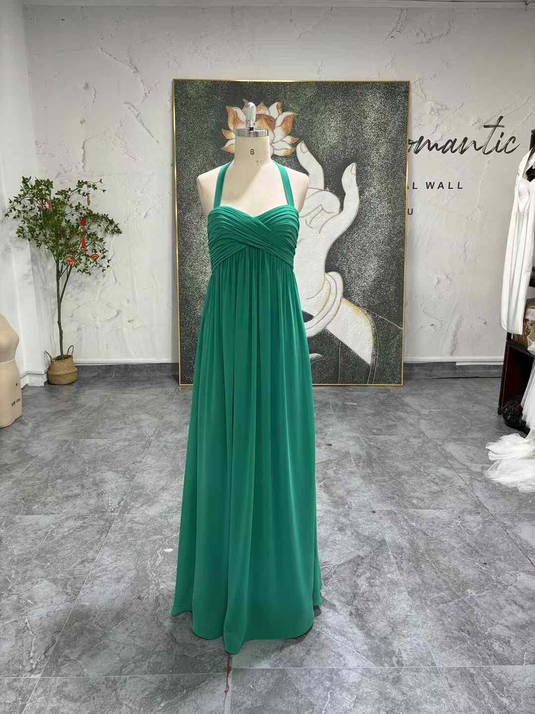 顧客満足度99％以上！翡翠色　ホルターネック　背中空き　Aライン胸フリル　チャック　お色直し　デート成人式パーディー上品