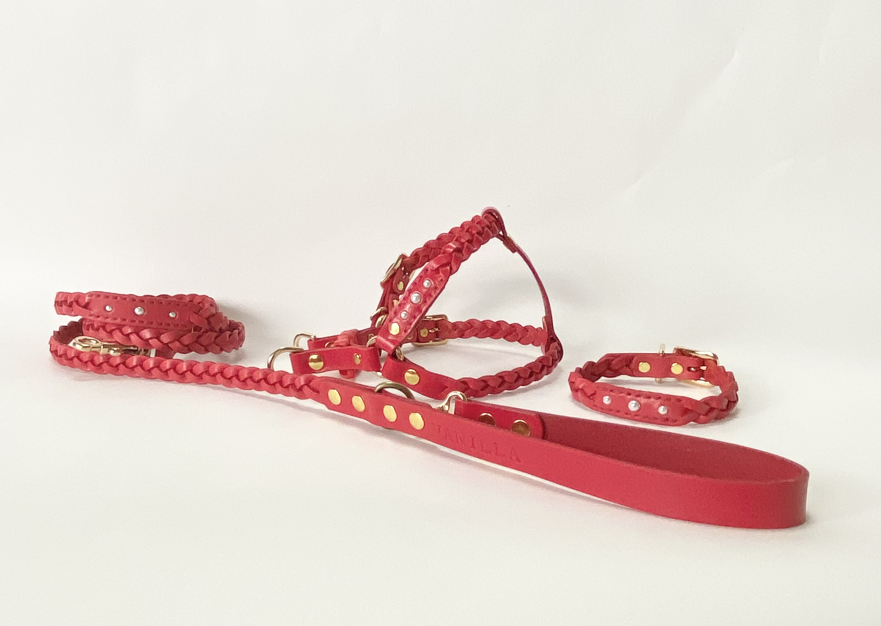 赤のヌメ革パール入りハーネス、首輪、カフェリード3点セット（小型犬用）