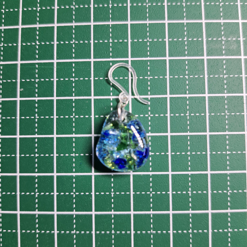 No.1516-C 琉球ガラス(小ぶり)☆変形ピアス・イヤリング(寒色MIX  