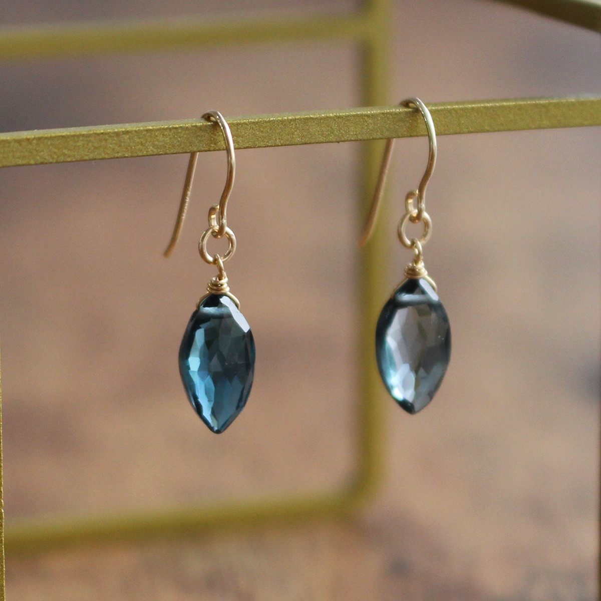 ✨11月誕生石✨ ロンドンブルートパーズ＜マーキスカット＞のピアス（K14GF）