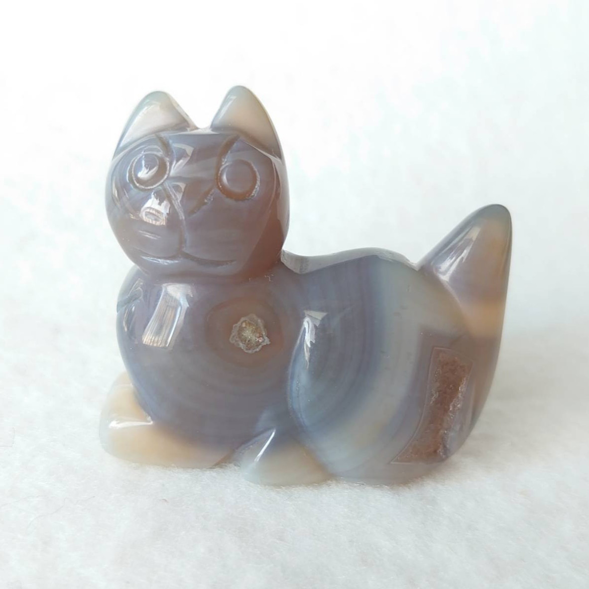 穏やかなお顔で見つめるねこ　ジオード有り瑪瑙　素敵な逸品 やる気まんまん顔(笑)のネコ置物！ 瑪瑙猫 素敵な逸品 その他