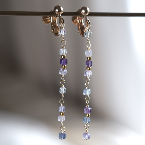 マルチフローライト Tiny cube earring：天然石ピアス