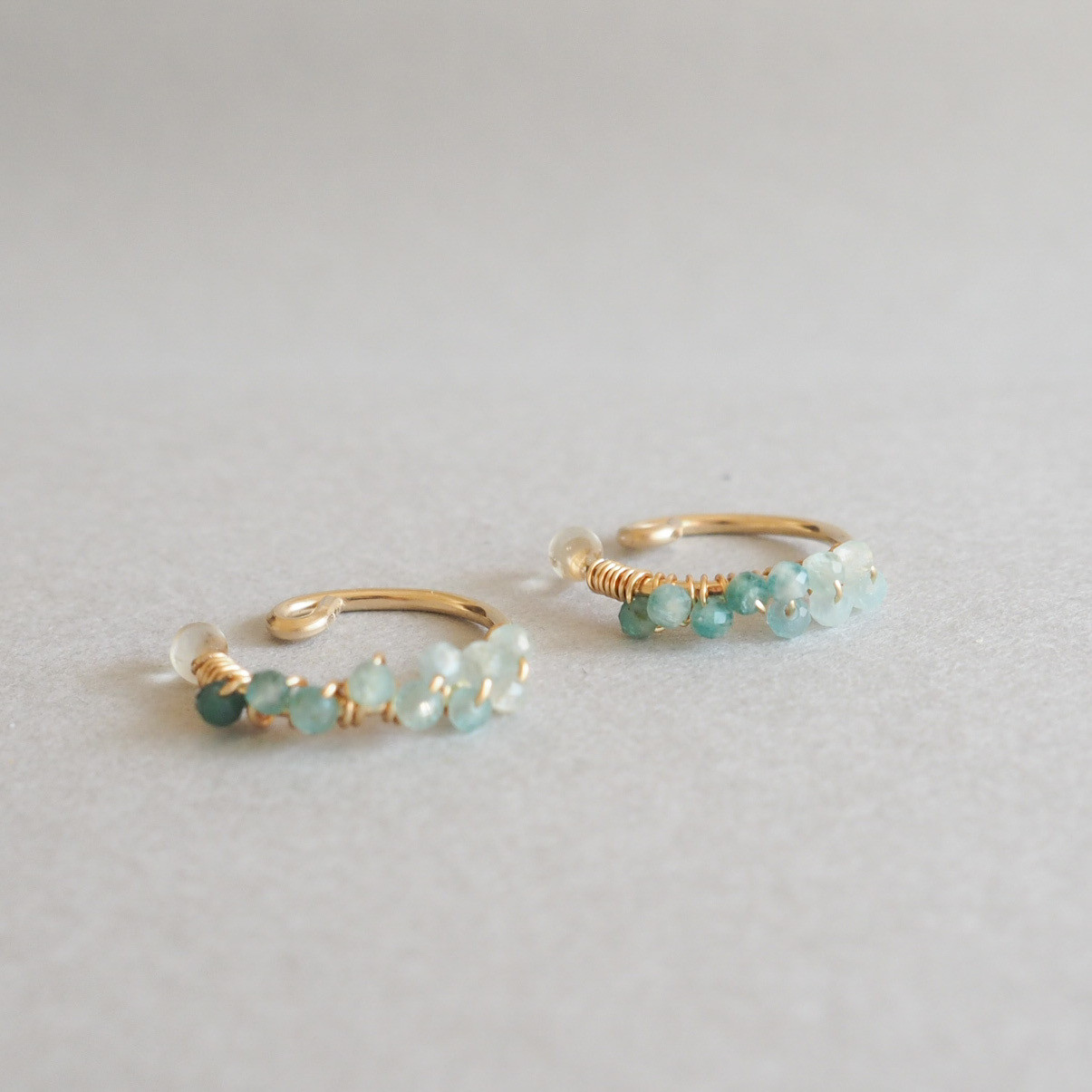 14kgf/痛くないイヤリング/グランディディエライト　フープイヤリング　シンプル 　耳に沿うイヤリング　４０代　５０代