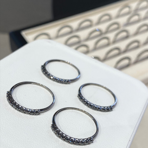 ブラックダイヤハーフエタニティリングk18 指輪・リング パール大好き