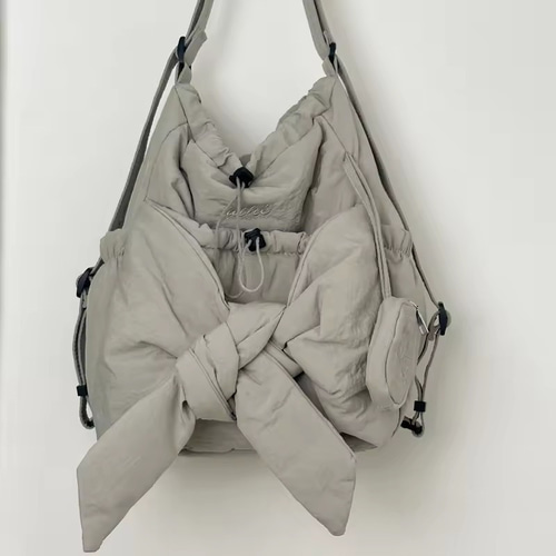 マザーズバッグにもいい！軽量ぽわんリボンバックパックリュック