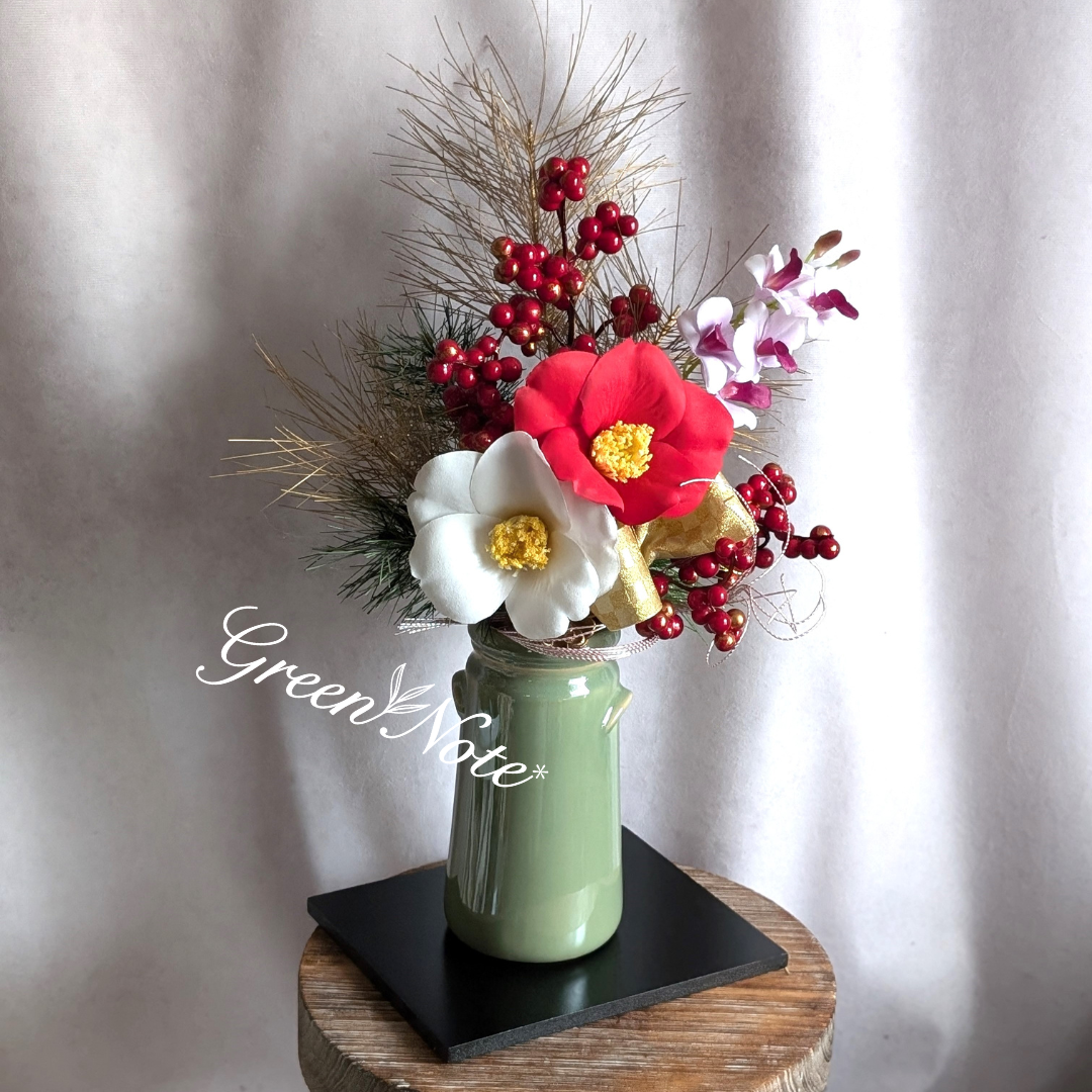 花台付きだから嬉しい！紅白の椿が華やかな迎春アレンジメント２点セット　正月　インテリア