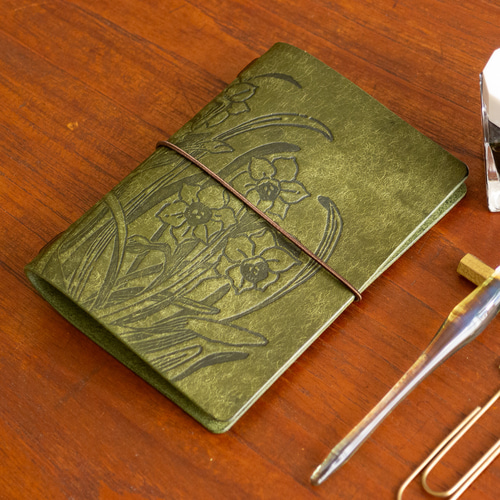 冬季限定】トラベラーズノートパスポートサイズ オリーブグリーン-水仙