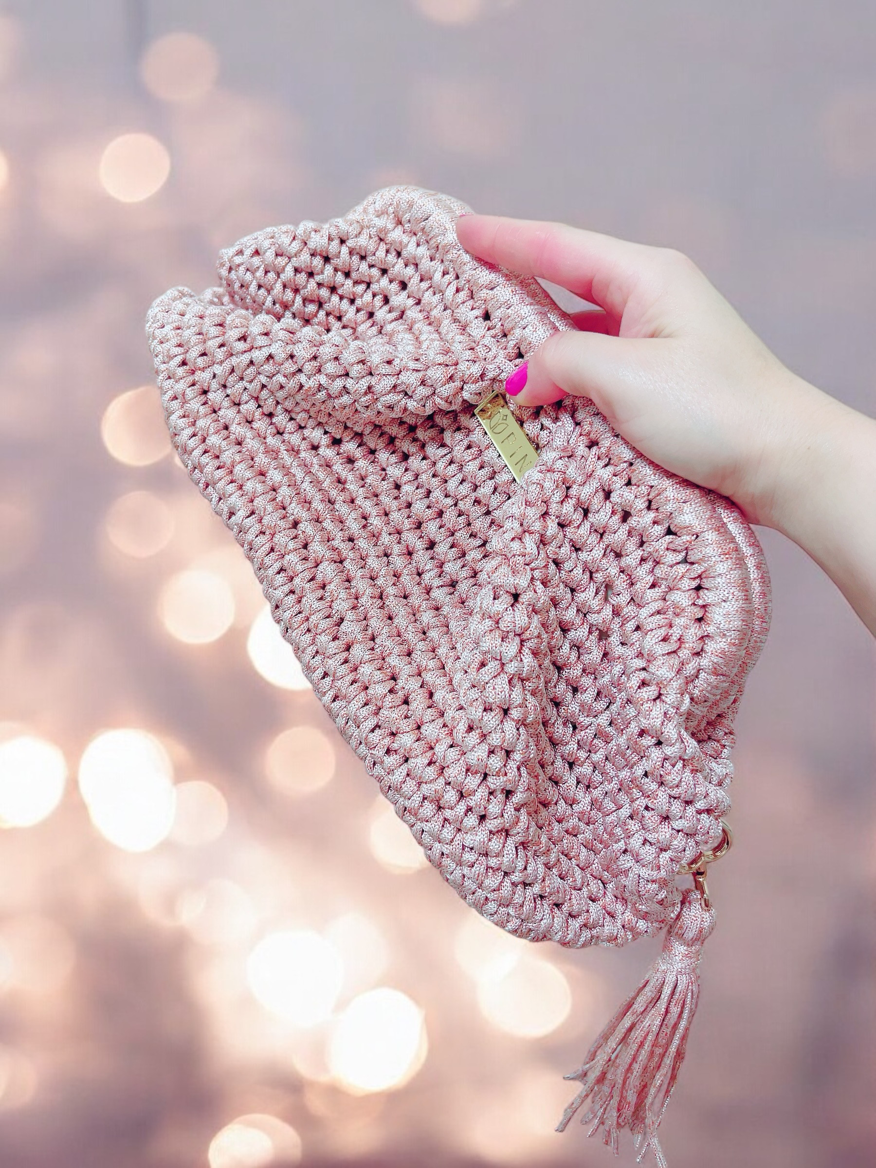 手作りのバッグ。かぎ針編み