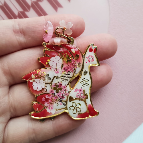 真朱桜・華×和の色九尾の狐キーホルダー/チャーム 和風 九尾 真朱桜・華×和の色九尾の狐キーホルダー/チャーム 和風 九尾