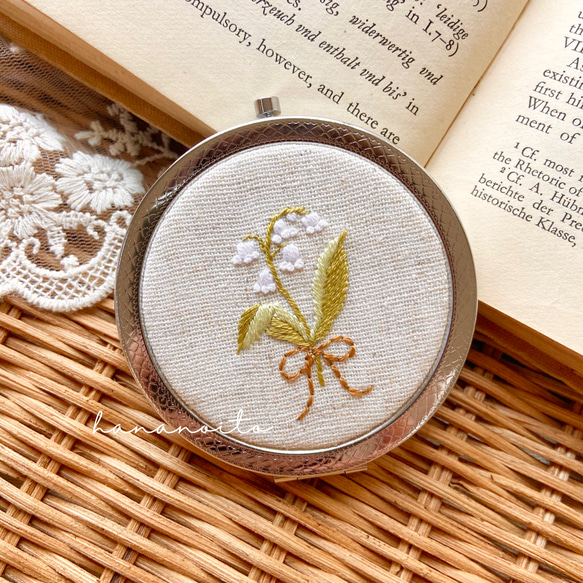 すずらんの花 手刺繍の手鏡 コンパクトミラー 手鏡 hananoito
