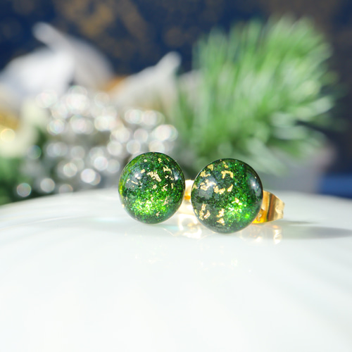 深緑》煌めきガラスのネックレス ガラス グリーン 金箔