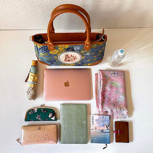 即納品】うさぎの絵が可愛い！A4収納可のファスナートートバッグ 牛革