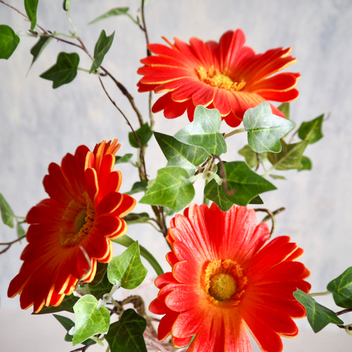 ガーベラ3輪とグリーンの枝】setガラスのフラワーベース【花瓶付き