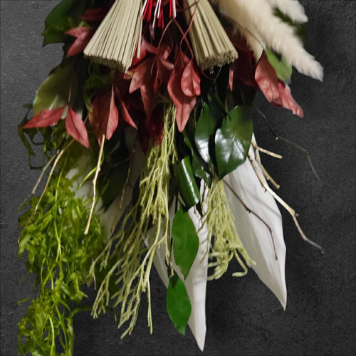 お正月過ぎに和風スワッグとして飾れるプリザーブドグリーンしめ縄