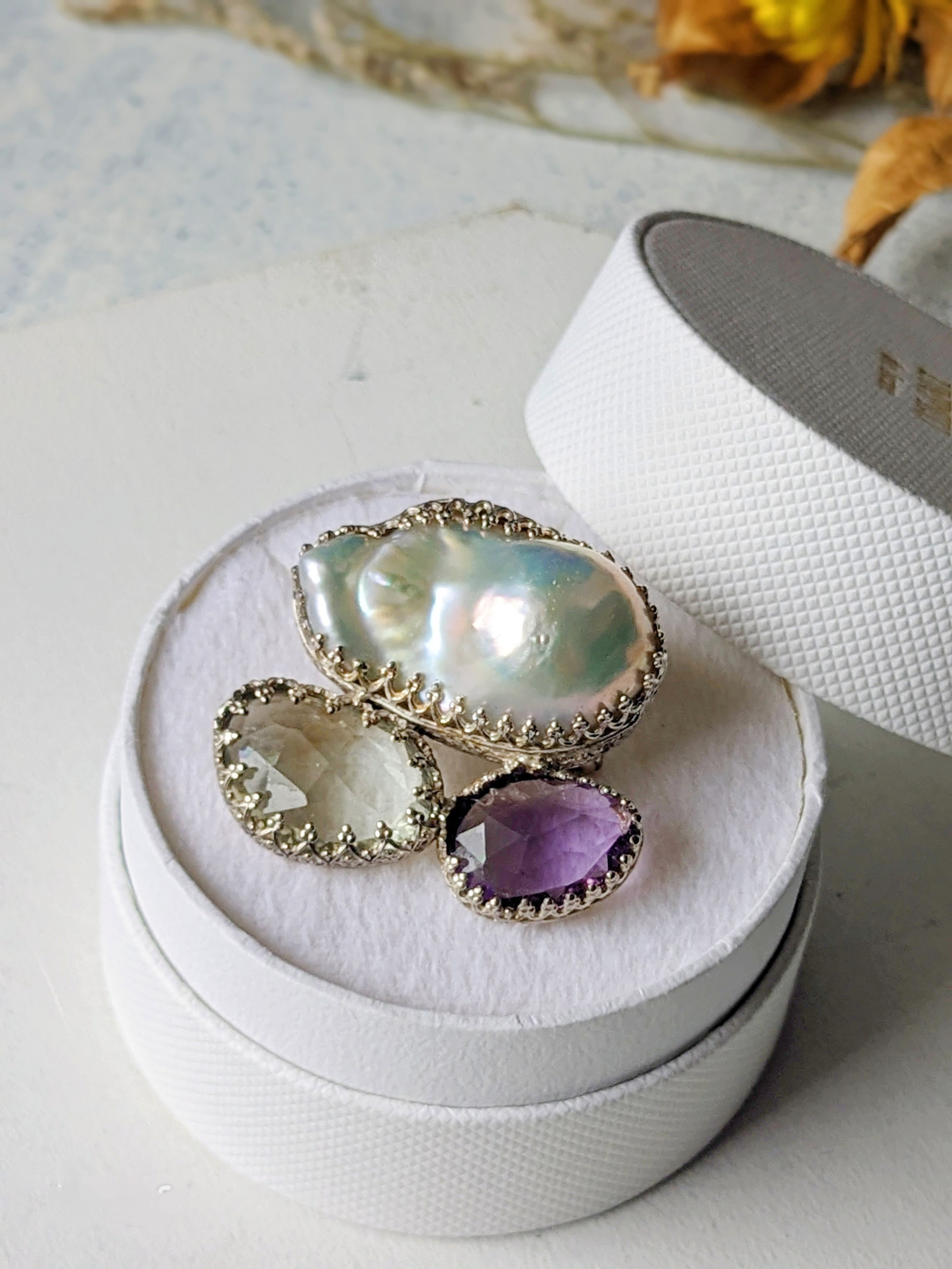 【SALE/送料無料】オイスターバロックパール×アメジスト×Gアメジストのブローチ 大人のアクセサリー 　バロックパール