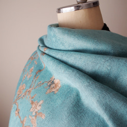 【繊細な模様は主役級】ジャガード織ストールマフラー・ウィンターチェリーブロッサム 5枚目の画像